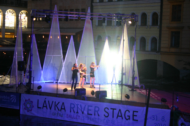 Multimediální divadlo na Vltavě